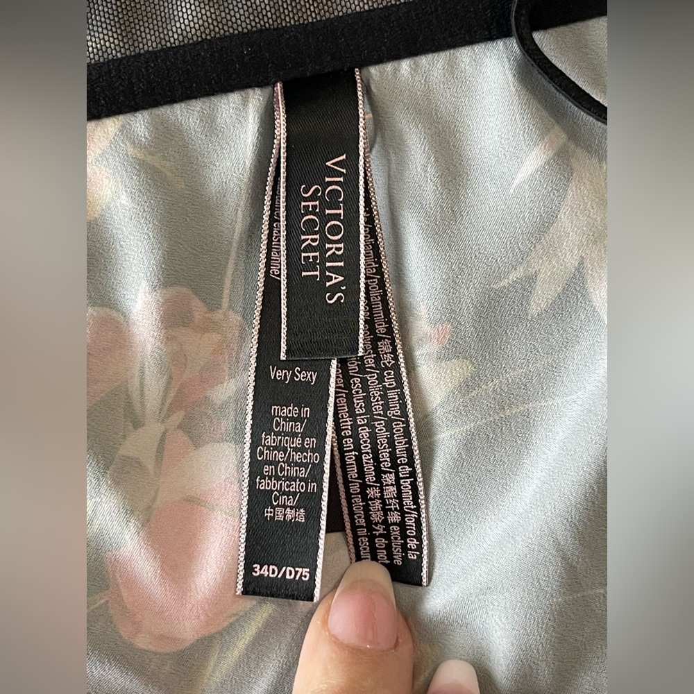 New no tags Victoria Secret 34D “very Sexy” bra - Picture 9 of 9